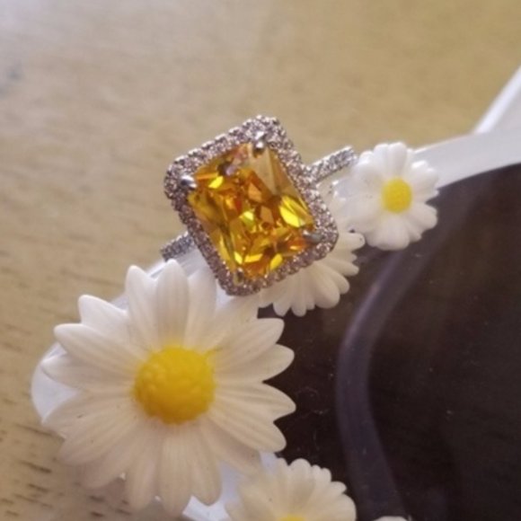 925 Swarovski Elements yellow emerald Women's Ring size 9 - Picture 3 of 8
